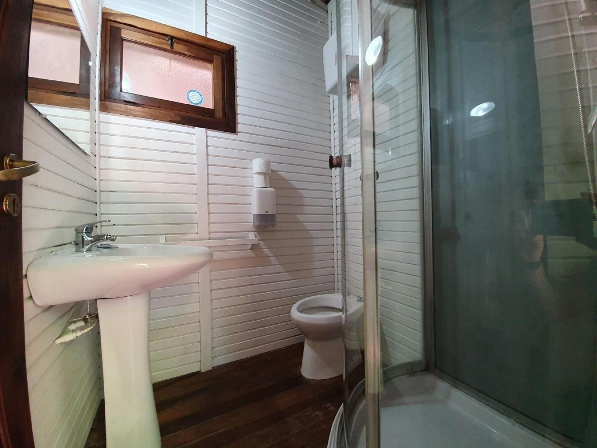 Beautiful In With Shared Swimming Pool Rom