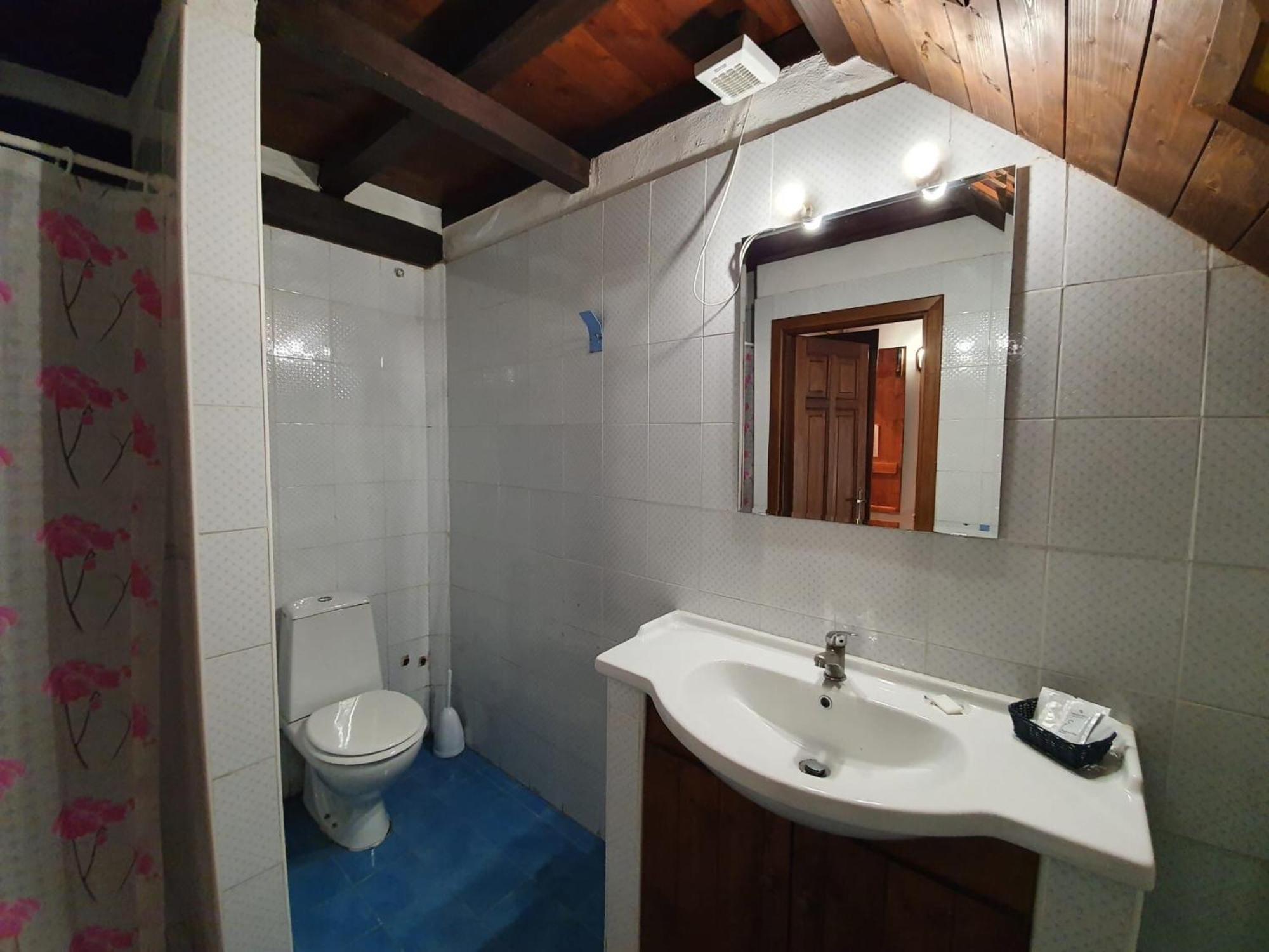 Beautiful In With Shared Swimming Pool * Rom